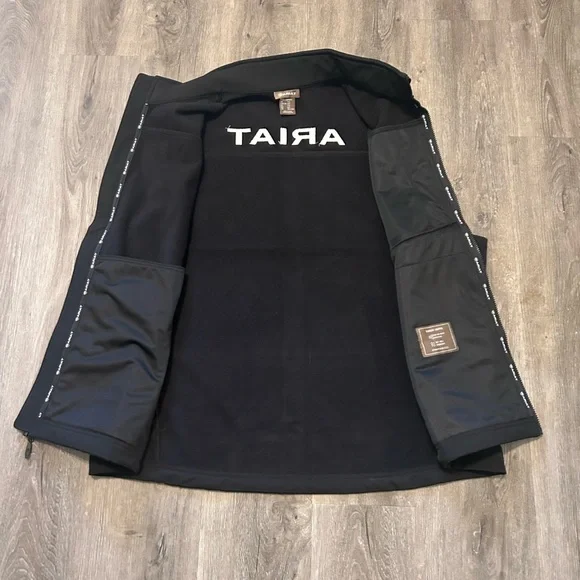 Ariat Logo 2.0 Softshel Vest Black Men’s Sz 2XL Zip Up Western Cowboy Water - Picture 9 of 12